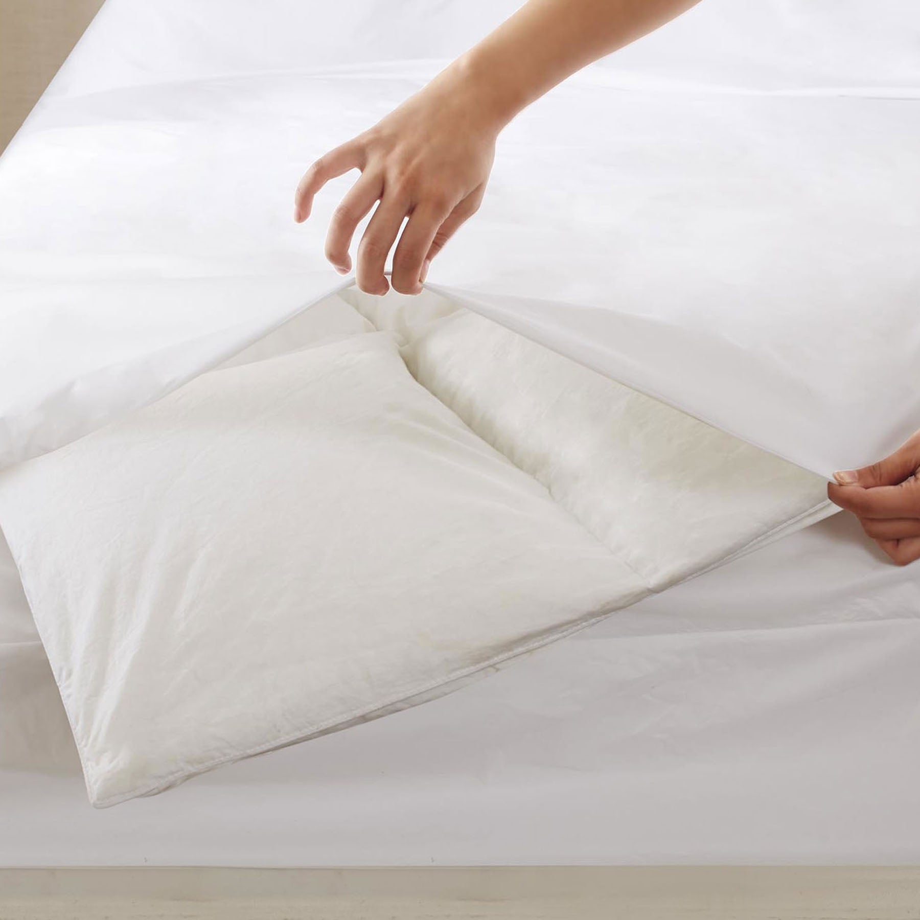 Quilts & Duvets: Stain Resistant Quilt Protector KING