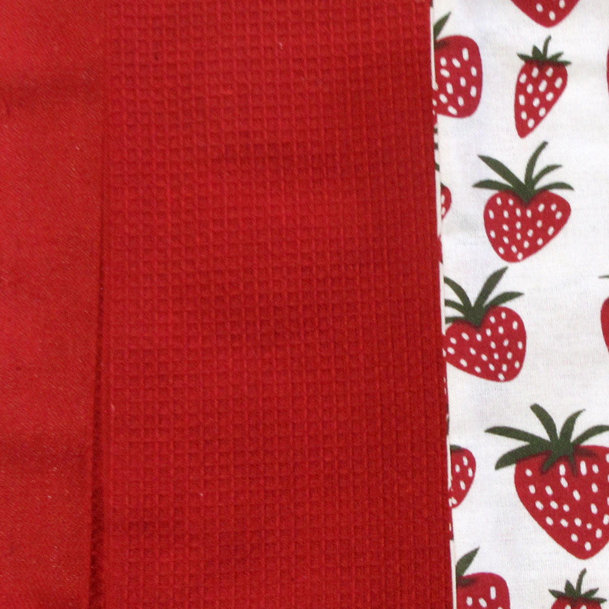 Table Linen & Kitchen Towels: Home Oasis Set of 3 Printed Cotton Rich Tea Towels 50 x 70 cm Strawberry Red