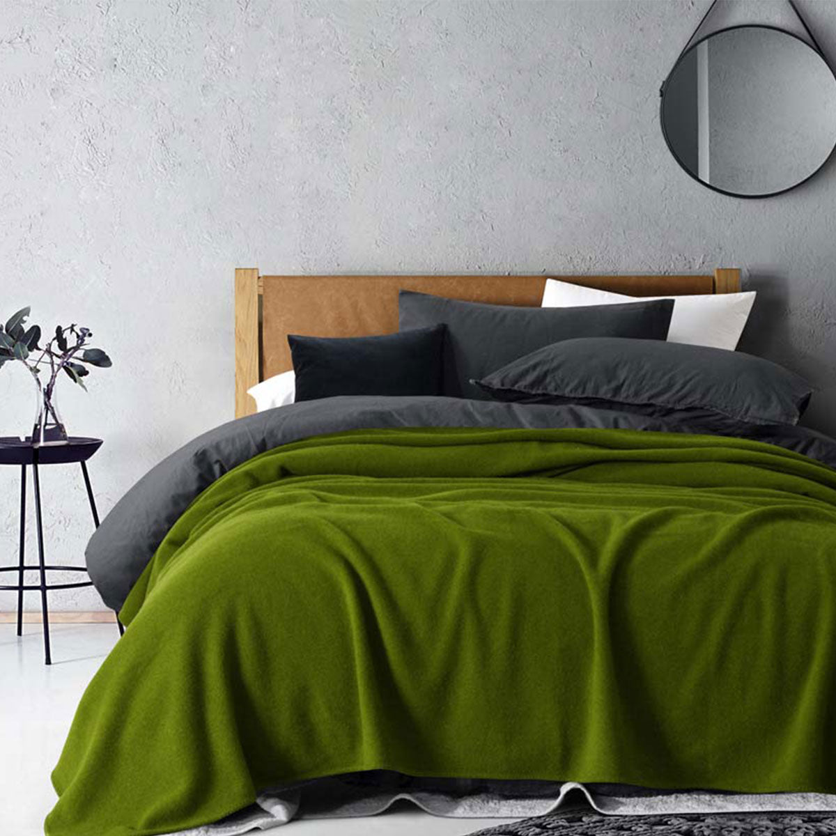 Blankets & Throws: Laconia 400GSM Premium Australian Pure Wool Blanket Moss Green Queen