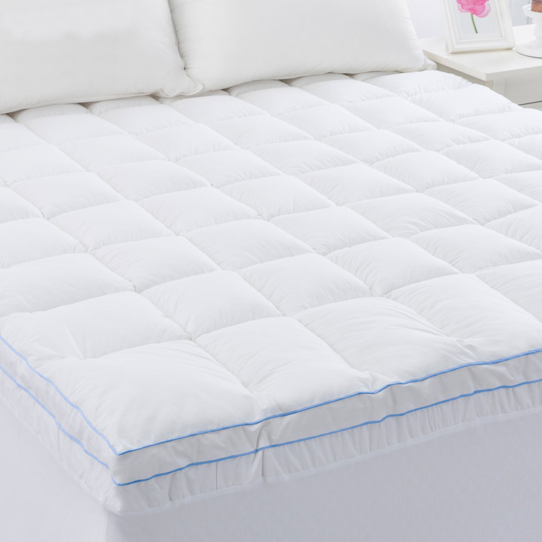 Mattress Protectors: Cloudland 750GSM Memory Resistant Microball Fill Mattress Topper Queen