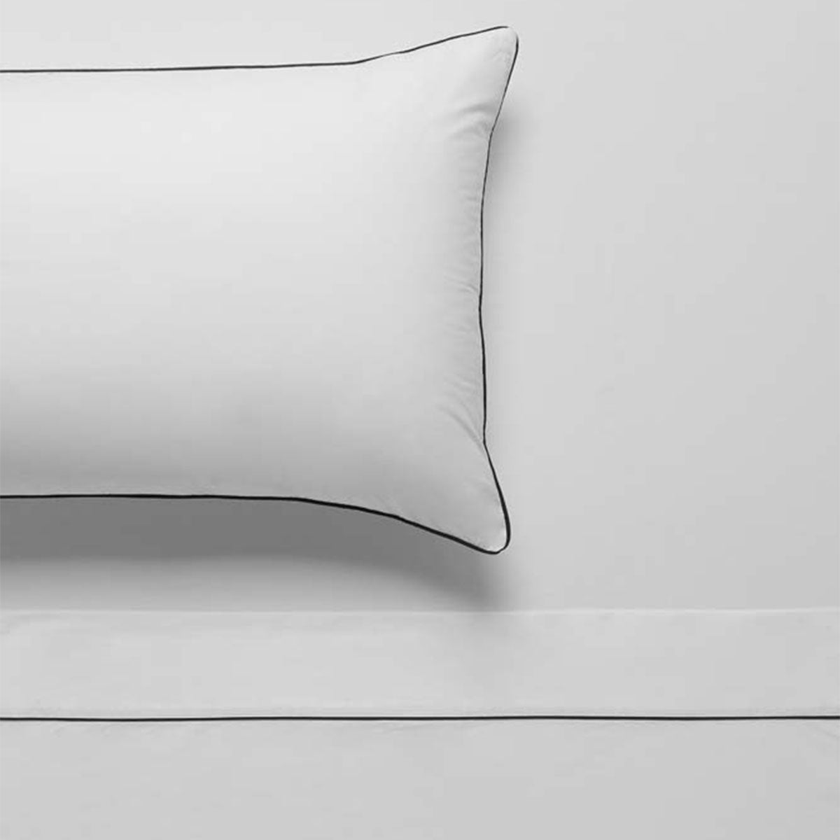 Bed Sheets: Accessorize White/Black Piped Hotel Deluxe Cotton Sheet Set King
