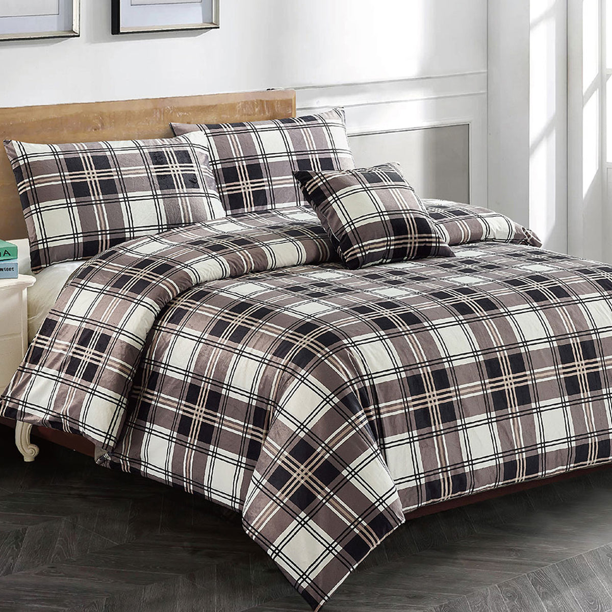 Duvet Covers: Georges Fine Linens Jaimee Quilt Cover Set King