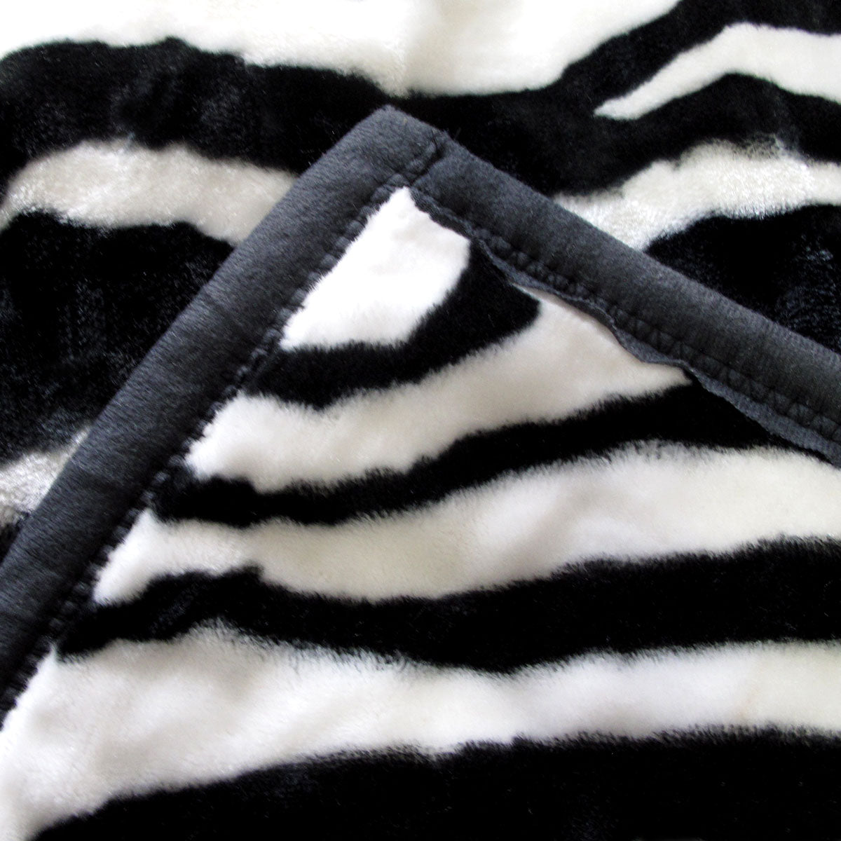 Blankets & Throws: 750gsm 3.5kg Double Layer Animal Print Faux Mink Blanket Queen 200x240 cm Wild Zebra