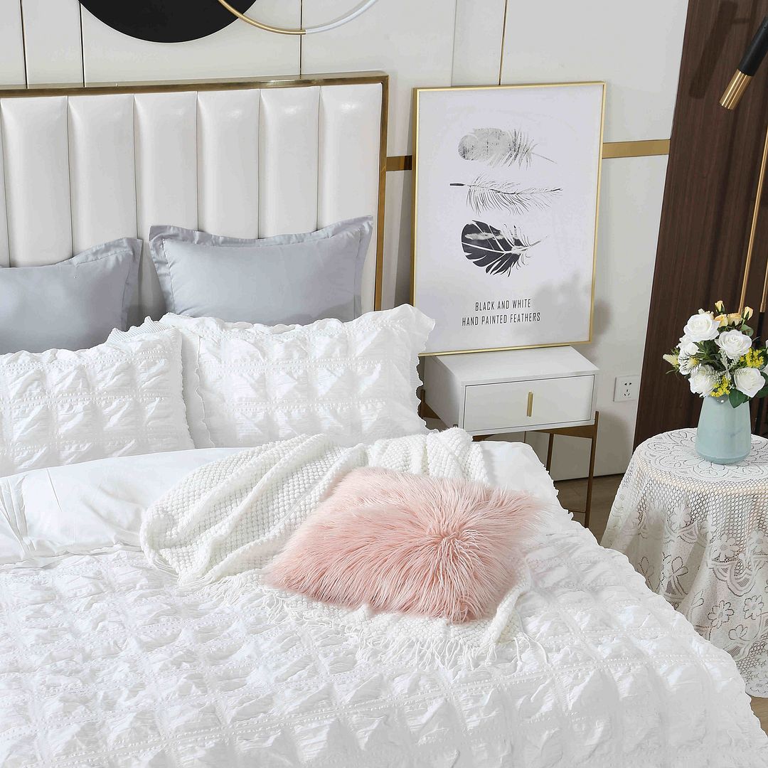 Duvet Covers: Ruffles Textured Jacquard Super King Size white Duvet Quilt Cover Set