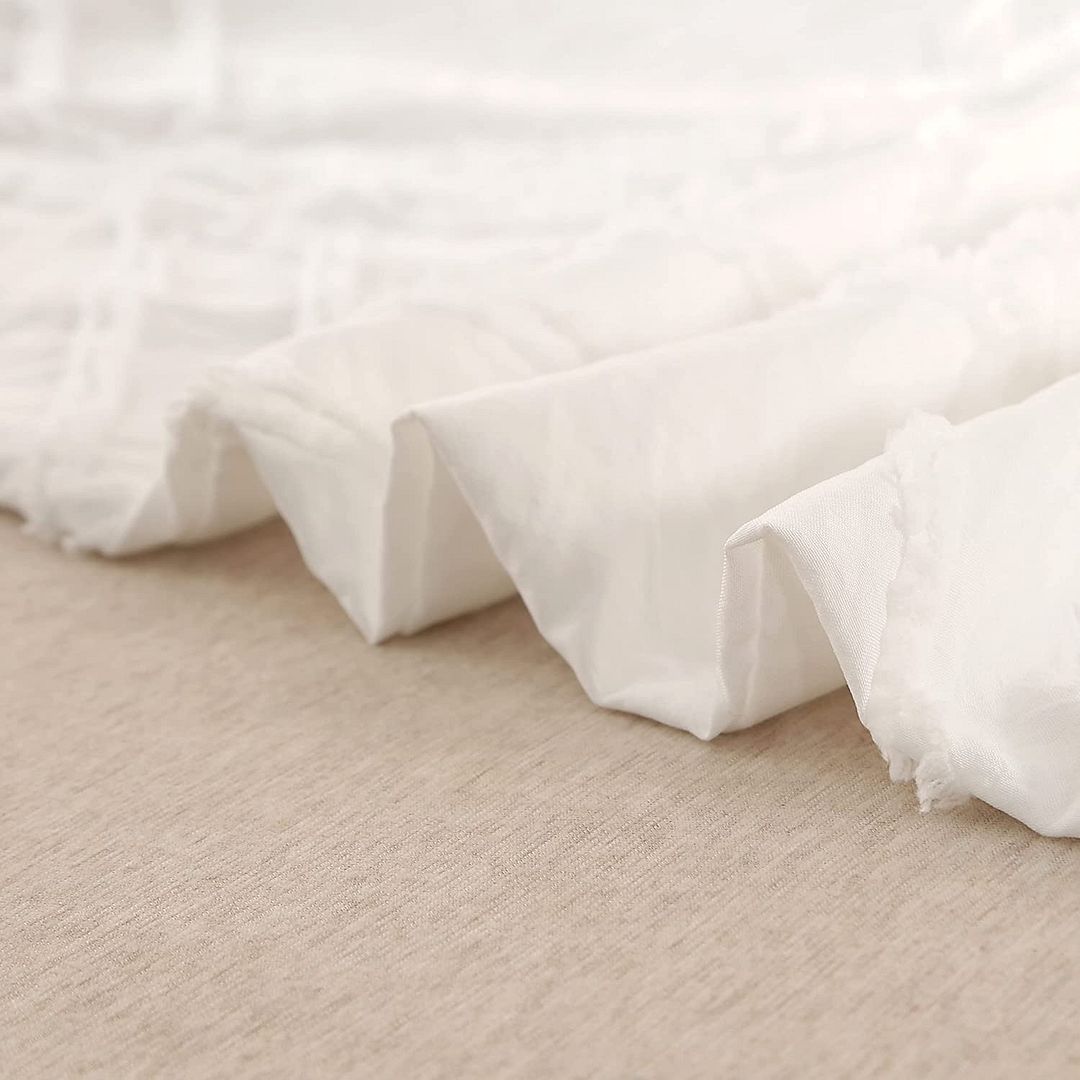 Duvet Covers: Tufted Diamond Jacquard Super King Size White Duvet Quilt Cover Set