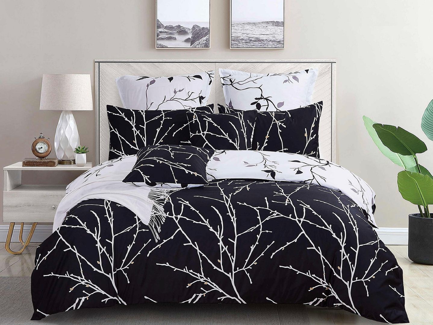 Duvet Covers: Tree Reversible Double Size Quilt/Duvet Cover Set - Black