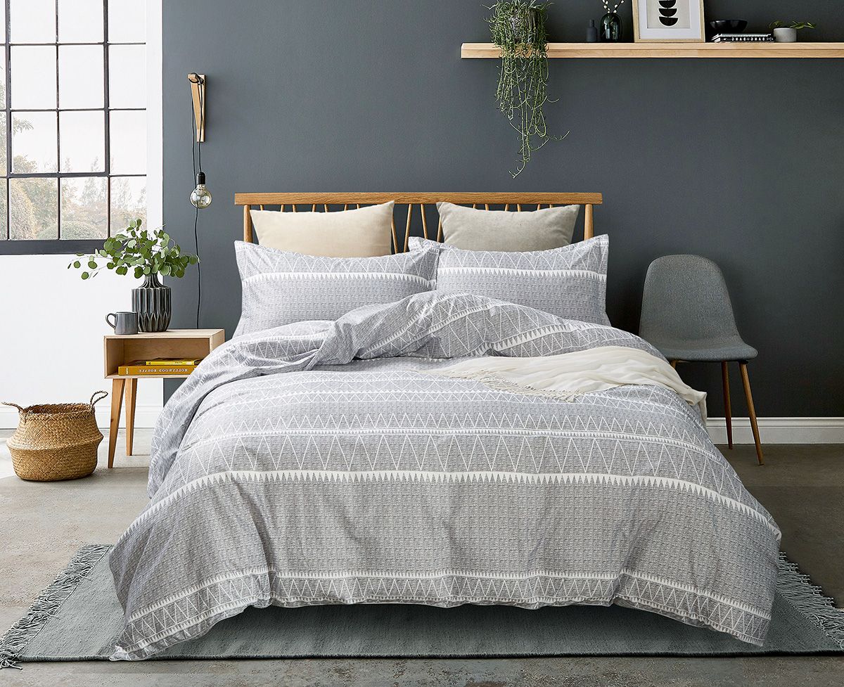 Duvet Covers: Winslow Queen Size Duvet Quilt Cover Set