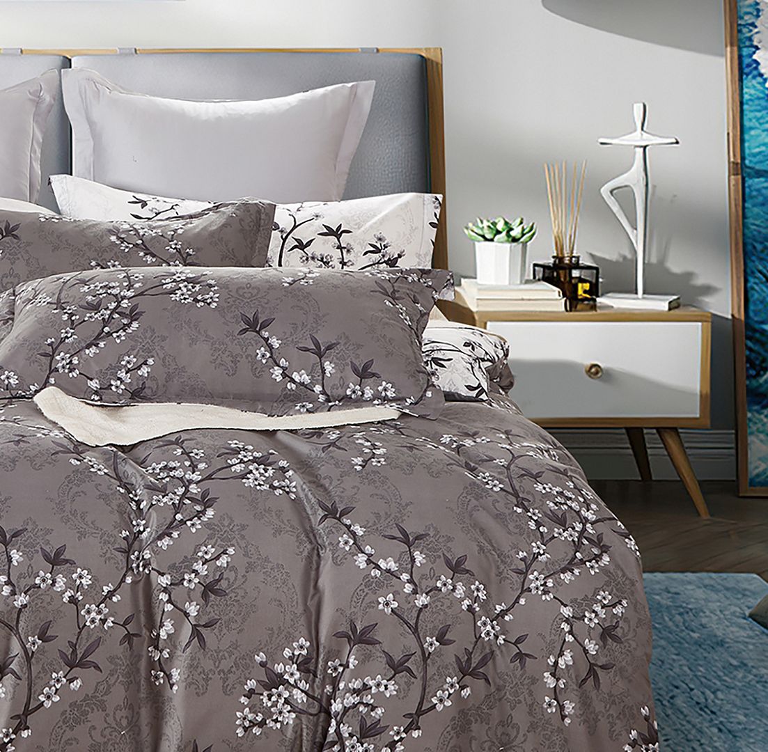 Duvet Covers: Iyanu Queen Size Quilt/Duvet Cover Set