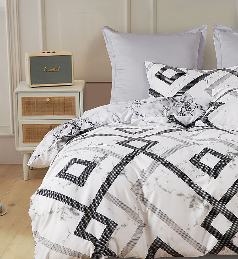 Duvet Covers: Ashwin Super King Size Quilt/Duvet Cover Set