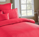 Duvet Covers: Seersucker King Size Quilt/Duvet Cover Set - Red