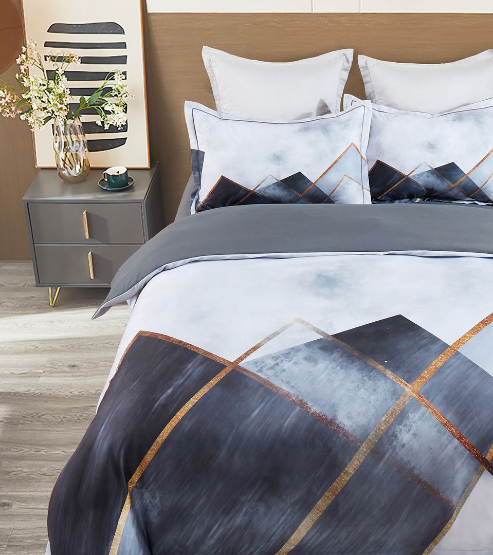 Duvet Covers: Dakuta Quilt Cover Set - Queen Size