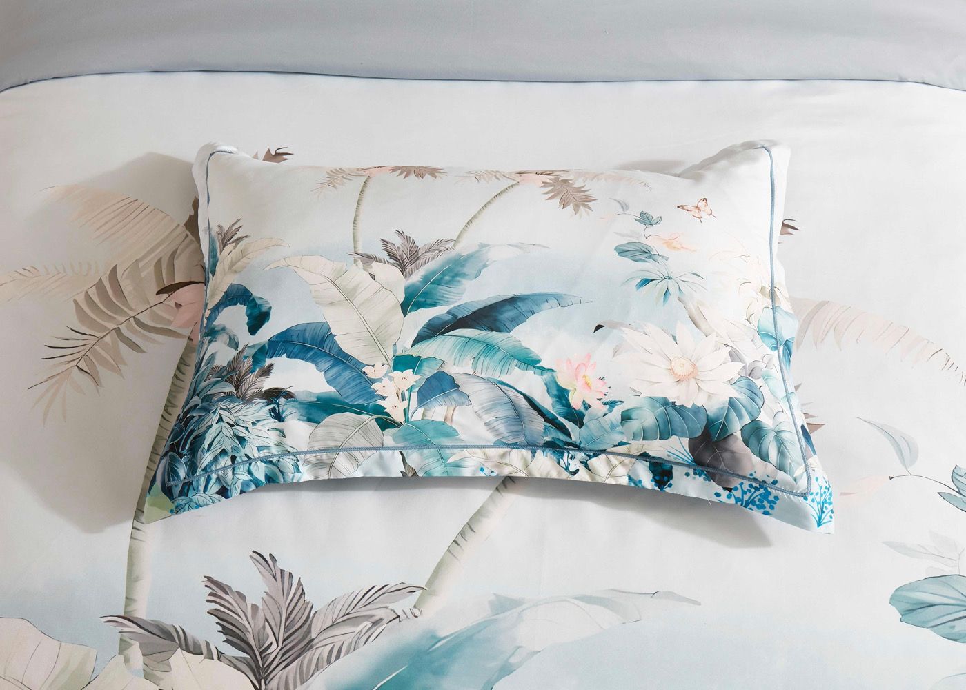 Duvet Covers: Tropical Quilt Cover Set - Super King Size