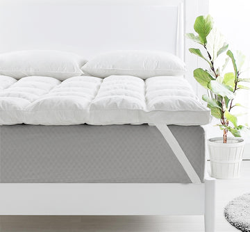 Mattress Toppers: duck feather down mattress topper 1800gsm king single