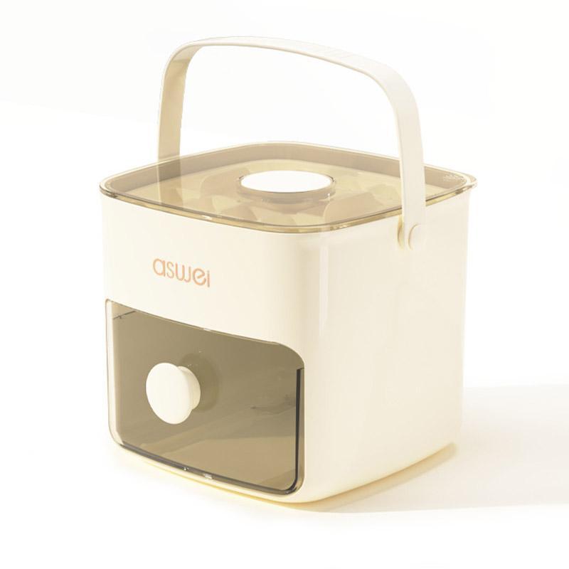 Food Storage: Portable Ice Compartment Cube Mold Plastic Ice Making Box and Ice Cube Holder
