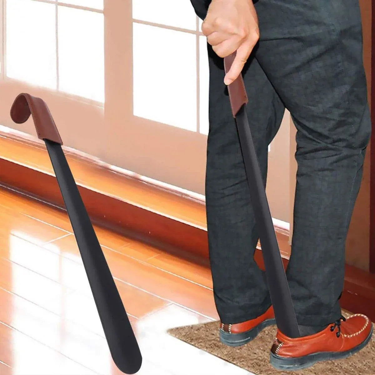 Long Handle Shoe Horn 42 cm Black with Brown Handle Sleeve, 1 Piece