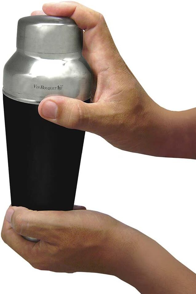 Wine: 700ml Vin Bouquet Cocktail Shaker Shaker with Strainer in Silver/Black