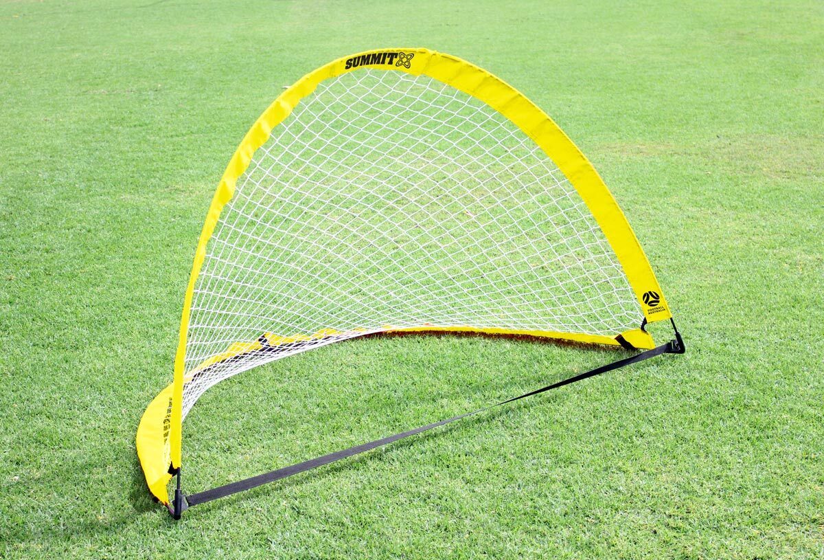 Soccer & Soccer Accessories: Summit Pop Up Teardrop Advance FFA Half Dome Training Football Soccer Goal 2mx1m