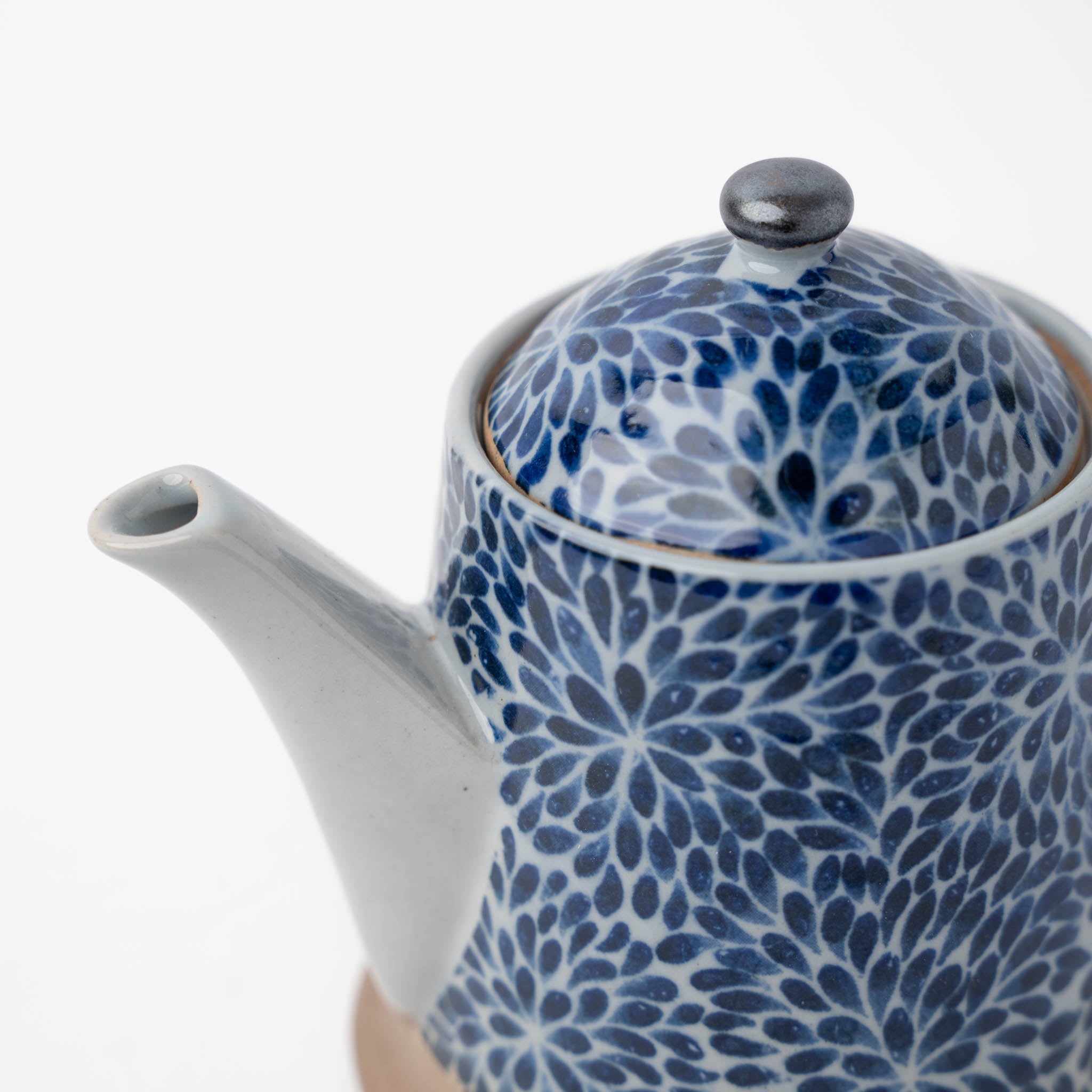 Teas & Accessories: Teapot 400ml Chrysanthemum Design