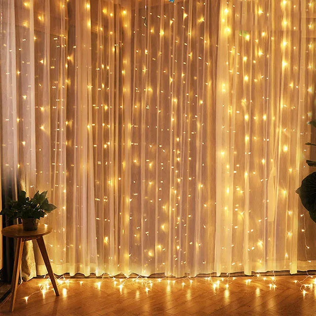 Christmas Wreaths & Garlands: Christmas Lights Curtain Garland
