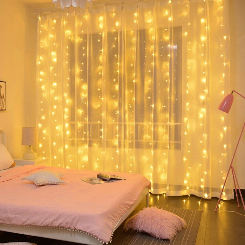 Christmas Wreaths & Garlands: Christmas Lights Curtain Garland
