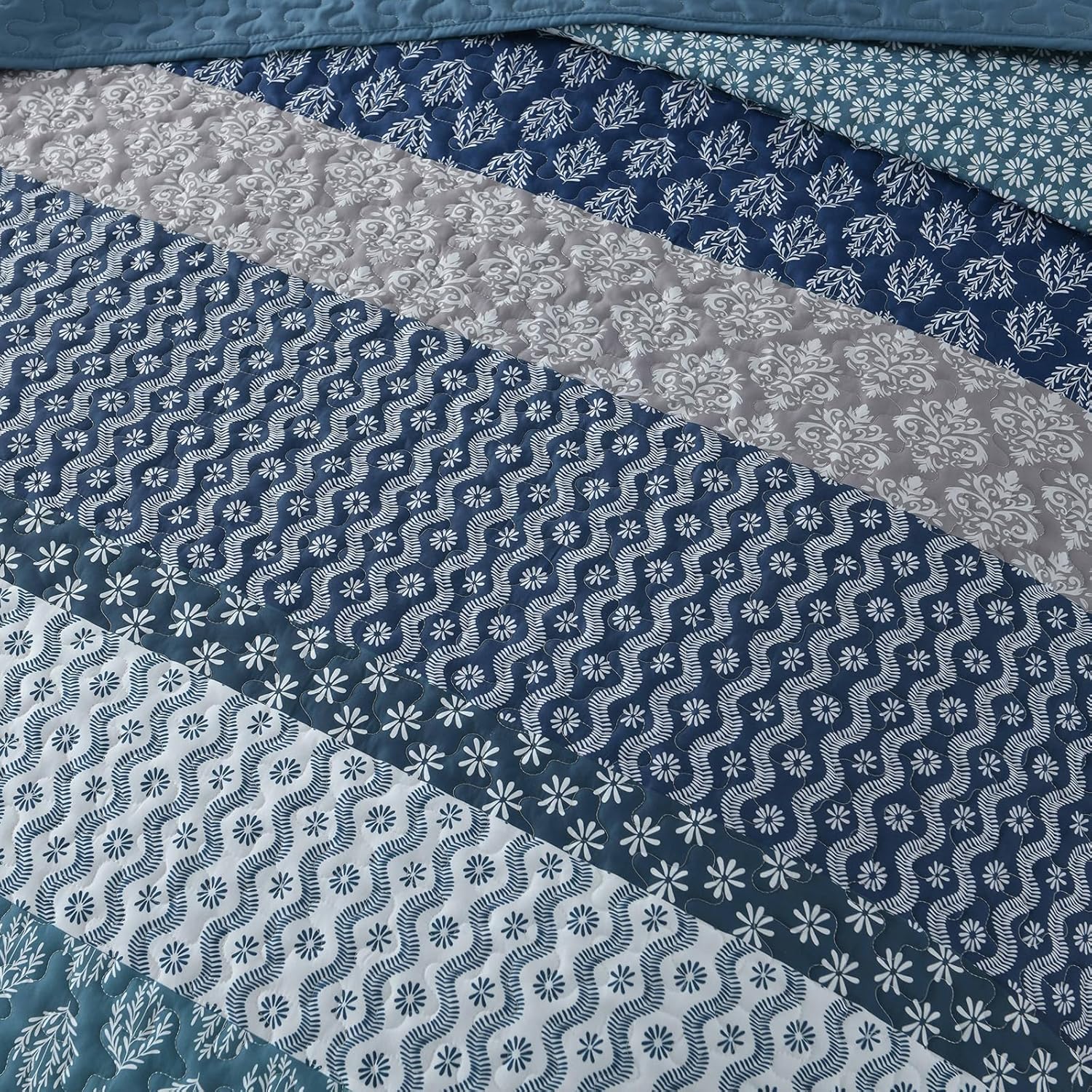 Quilts & Duvets: Classic Hydrangea Soft Quilted 3 Pc Bedspread & Pillow Cover Set