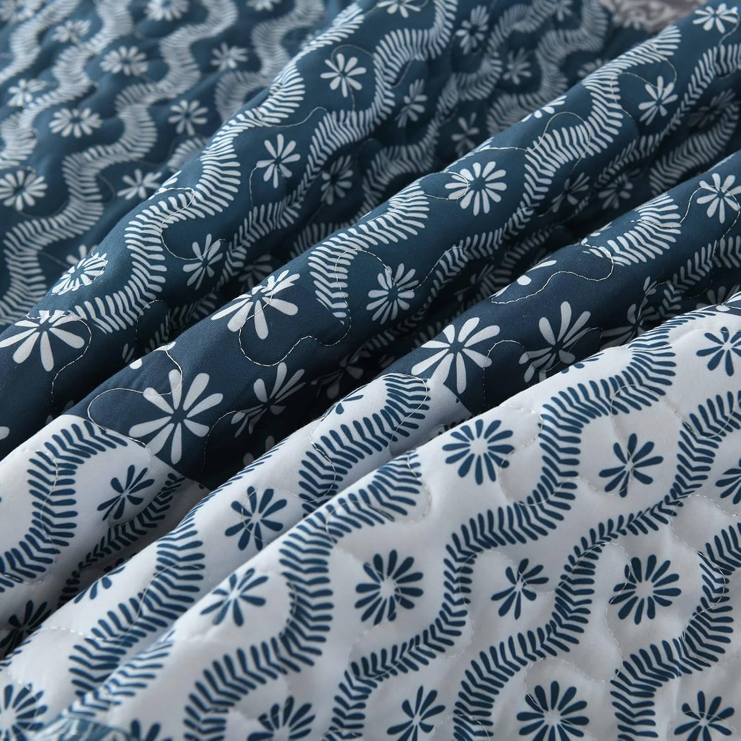 Quilts & Duvets: Classic Hydrangea Soft Quilted 3 Pc Bedspread & Pillow Cover Set