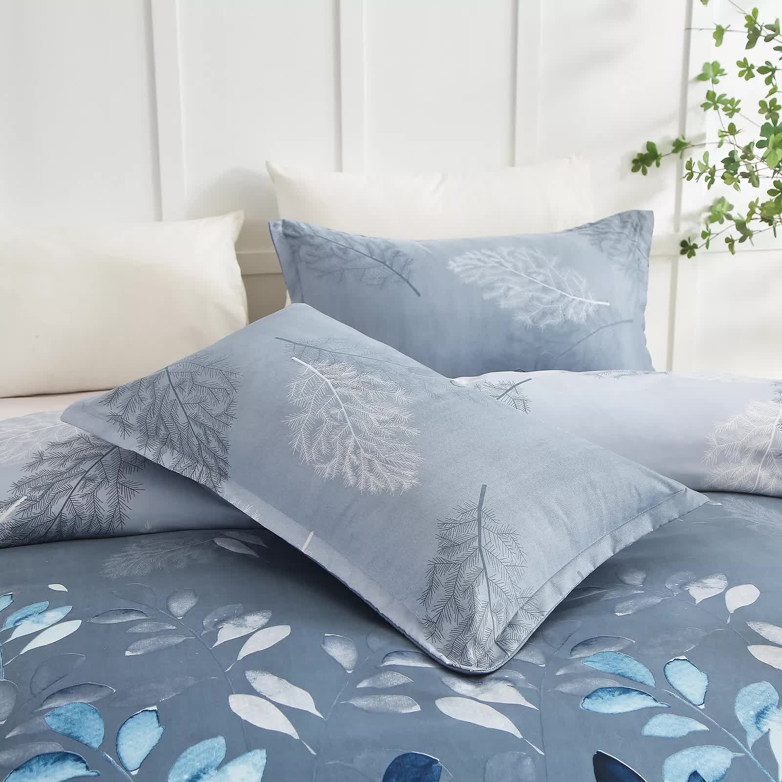 Duvet Covers: Timeless Design Plaid Duvet Cover Set - Lightweight-King