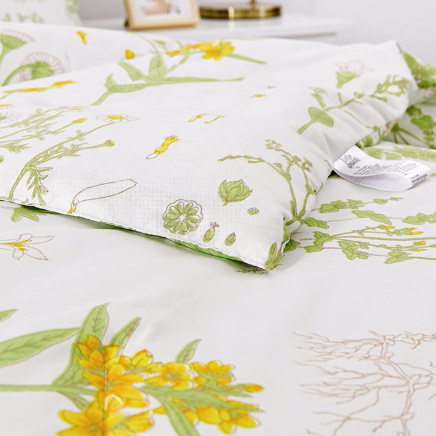 Quilts & Duvets: Vintage Delicate green bloom 3 Pc Comforter & Pillow Cover Set
