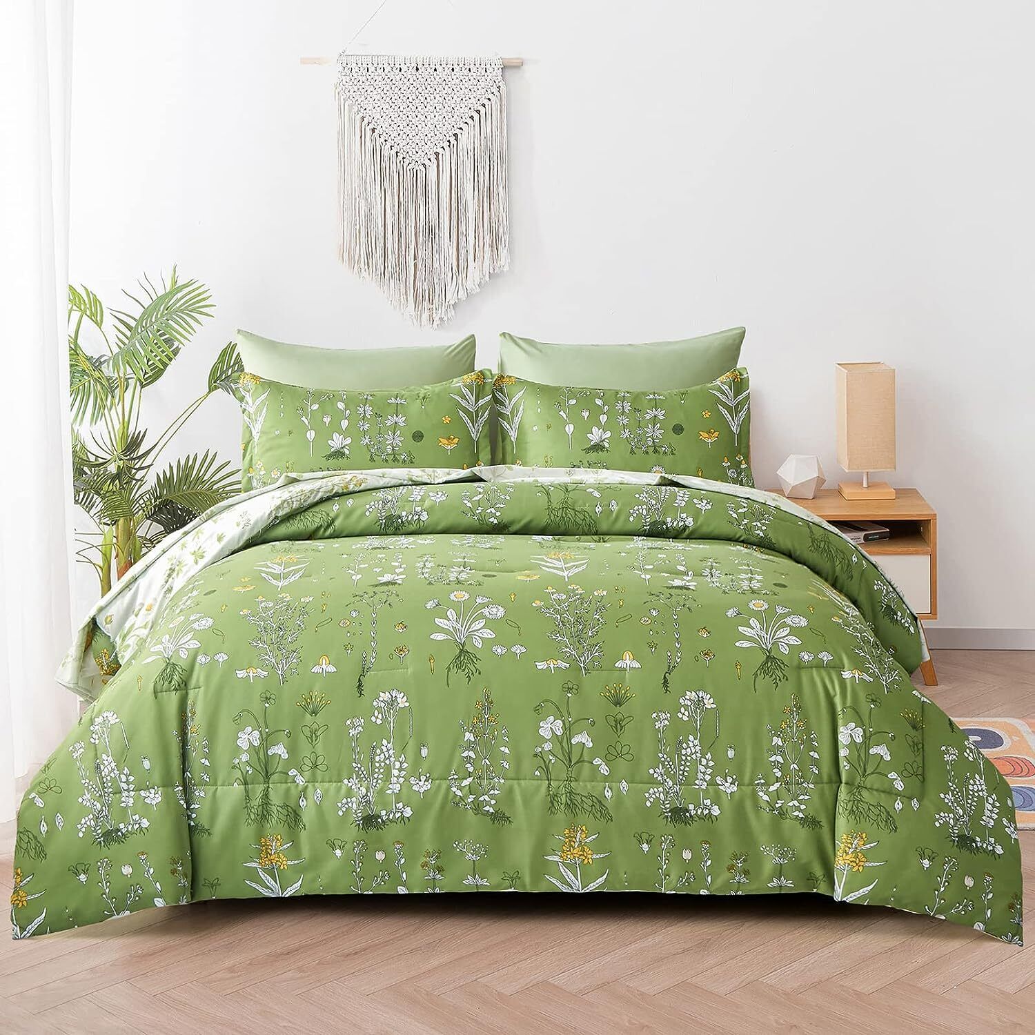 Quilts & Duvets: Vintage Delicate green bloom 3 Pc Comforter & Pillow Cover Set