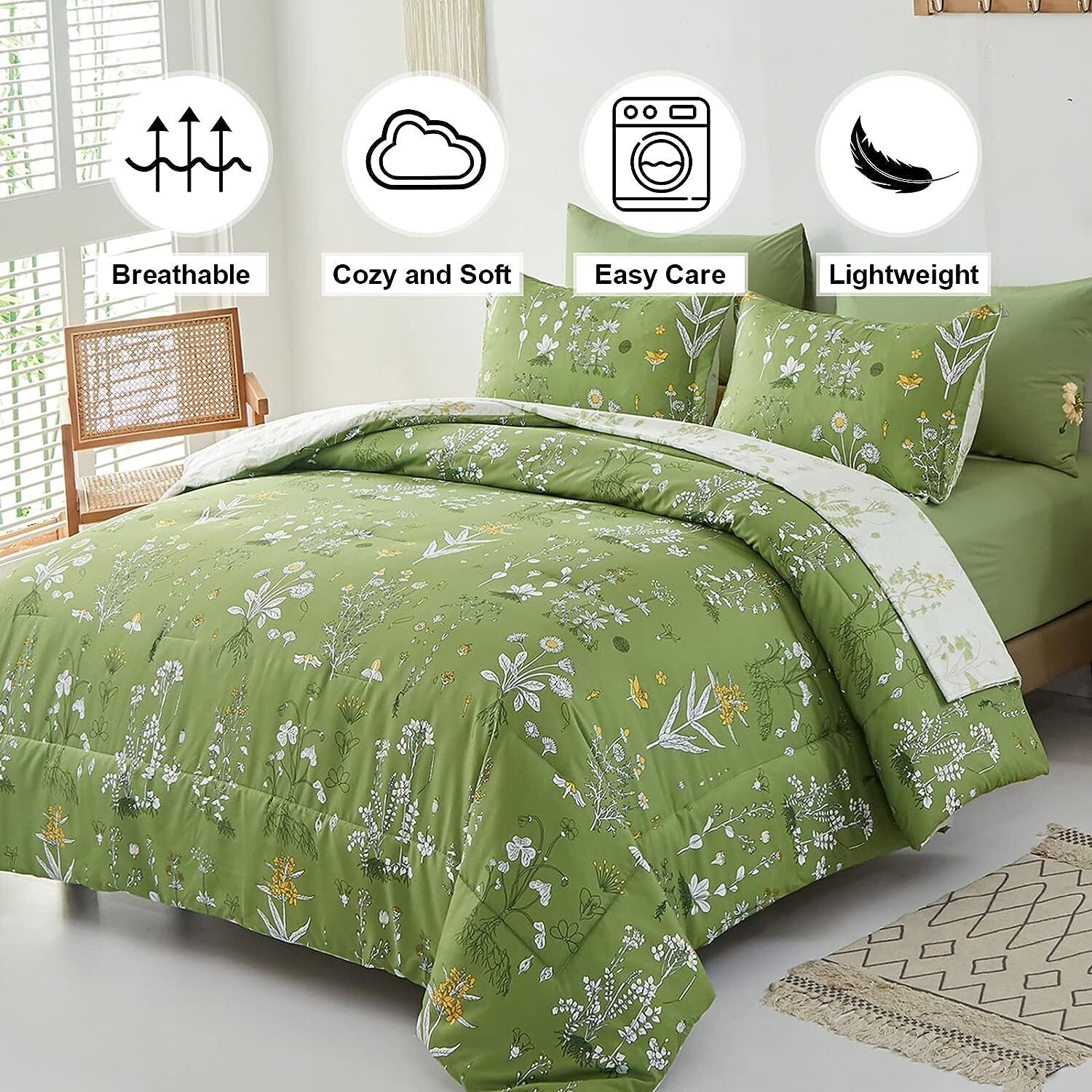 Quilts & Duvets: Vintage Delicate green bloom 3 Pc Comforter & Pillow Cover Set