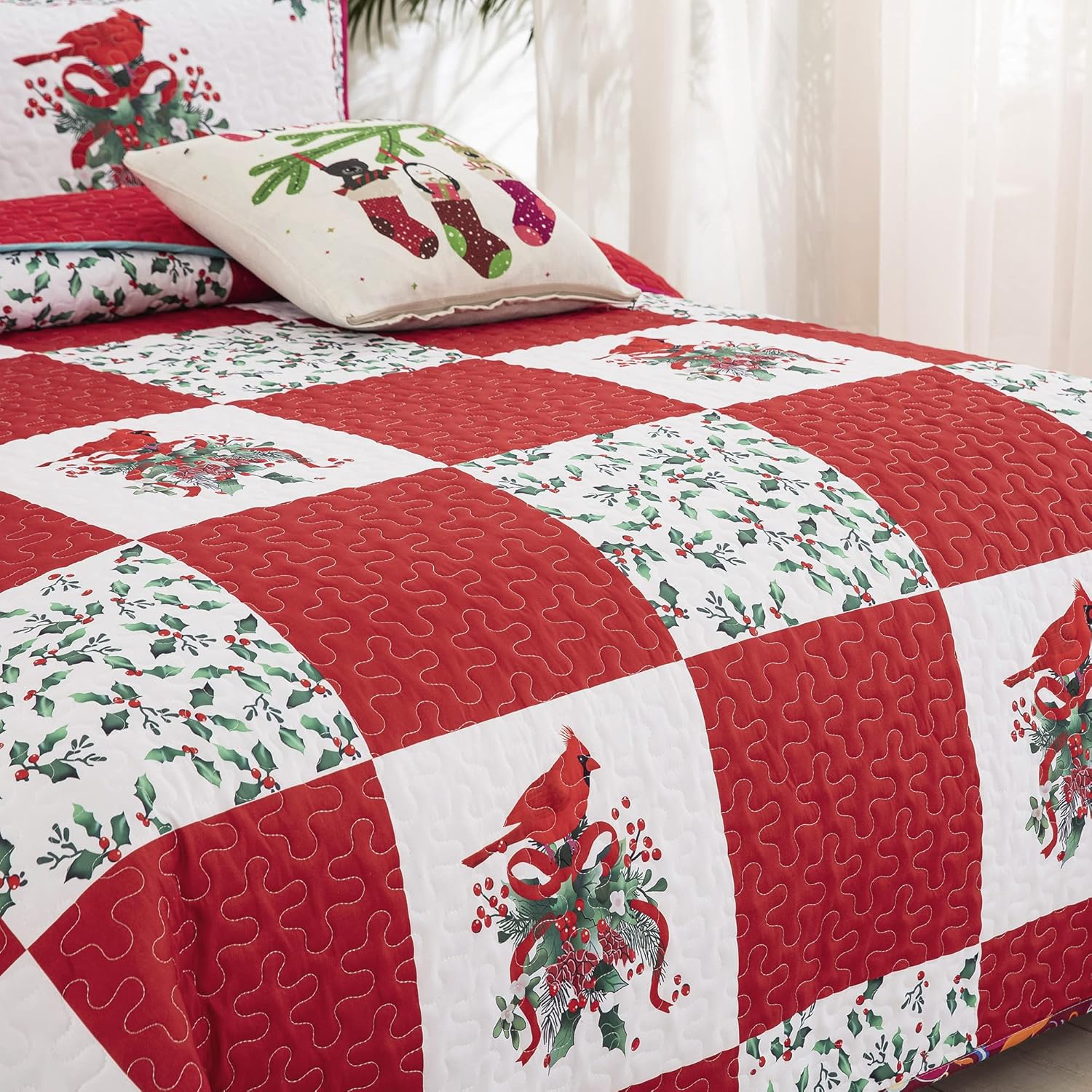 Quilts & Duvets: Elegant Red, greem & White Christmas Queen Bedspread Set