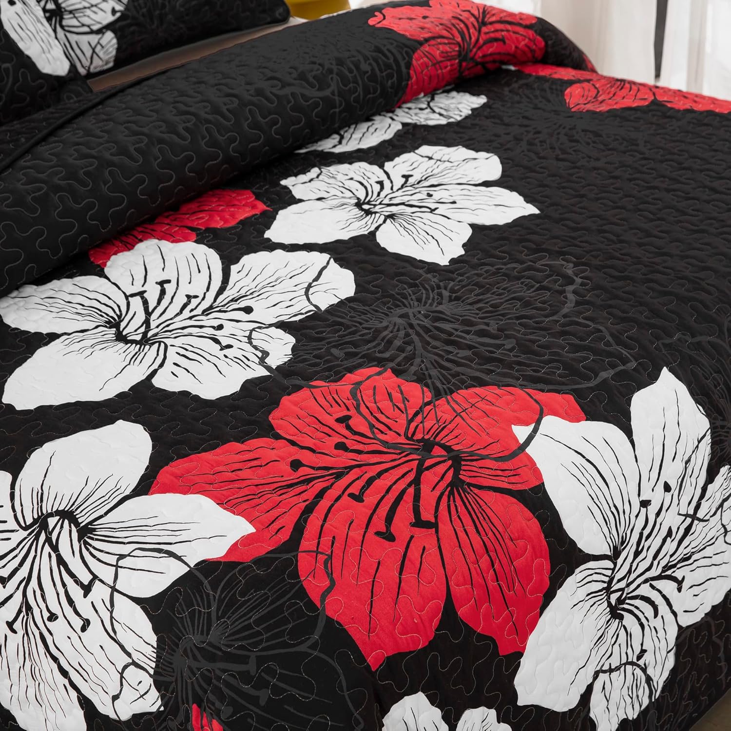 Blankets & Throws: Glorious Quilted coverlet and pillowcovers set: Unmatched Beauty - Queen size