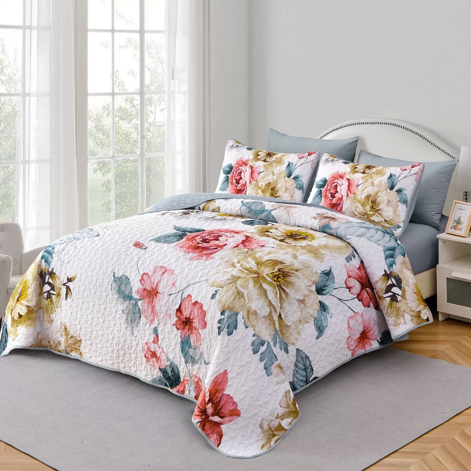 Blankets & Throws: Vibrant Quilted Bedspread and Pillowcases Set: Add Color and Comfort to Your Space - Queen size