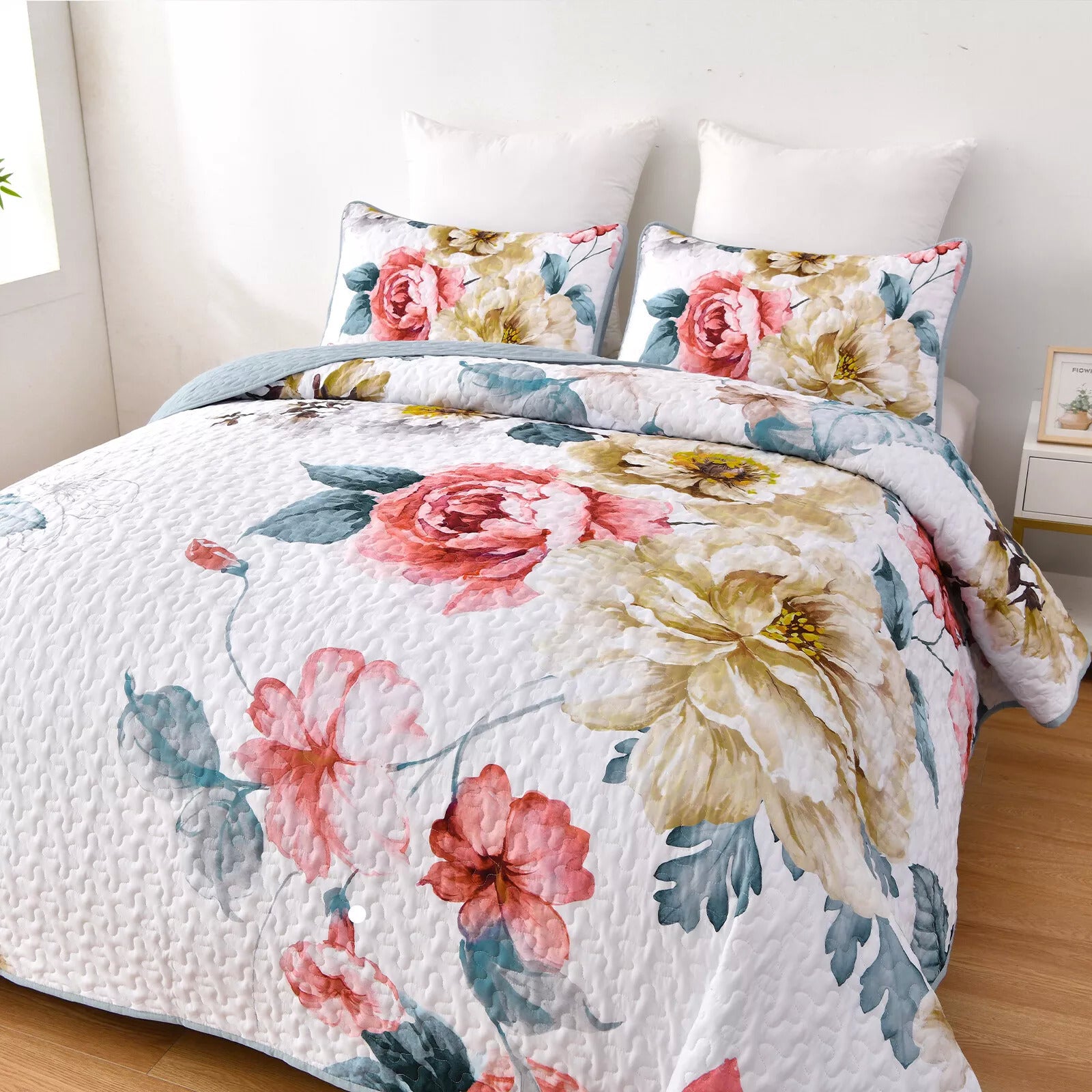 Blankets & Throws: Vibrant Quilted Bedspread and Pillowcases Set: Add Color and Comfort to Your Space - Queen size