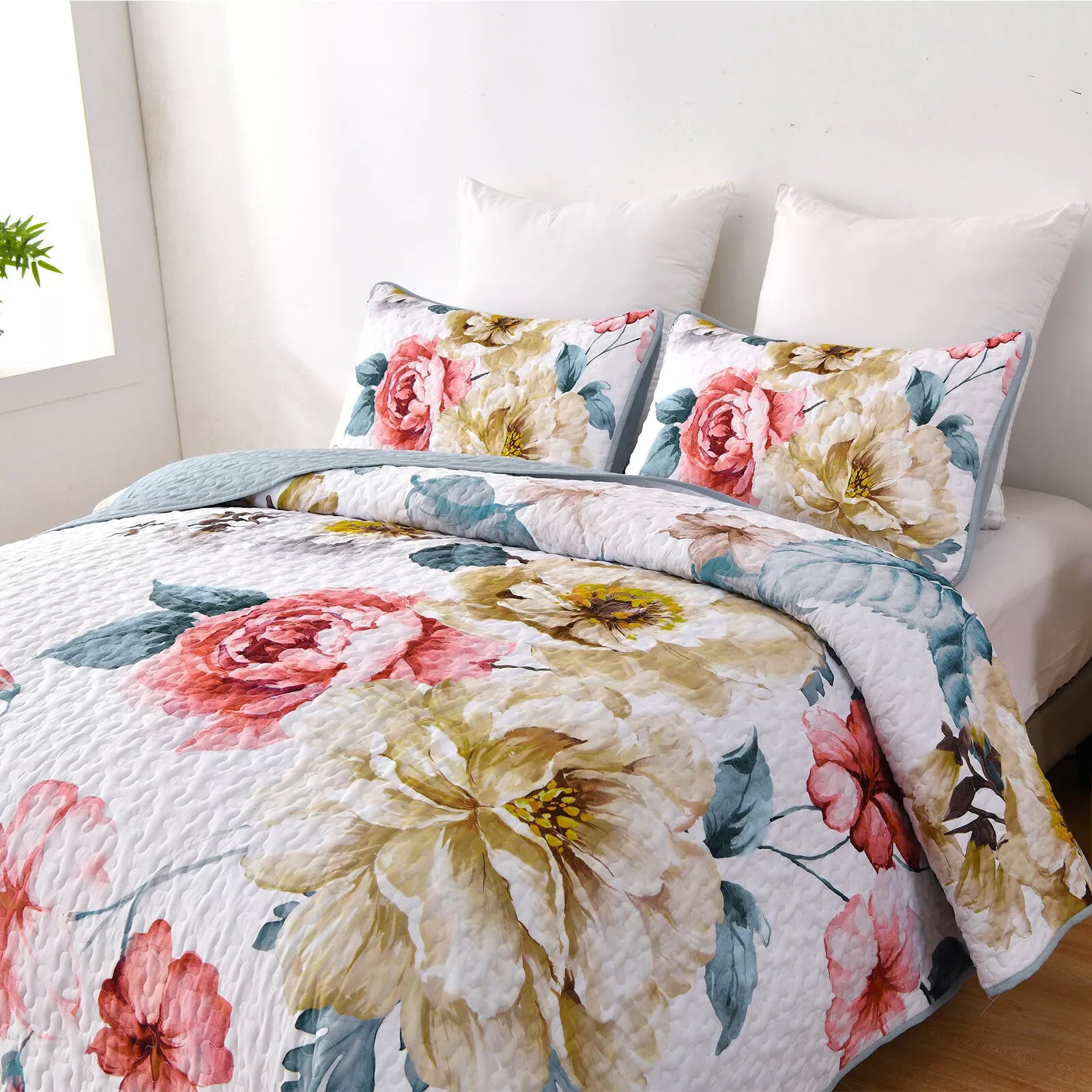 Blankets & Throws: Vibrant Quilted Bedspread and Pillowcases Set: Add Color and Comfort to Your Space - Queen size