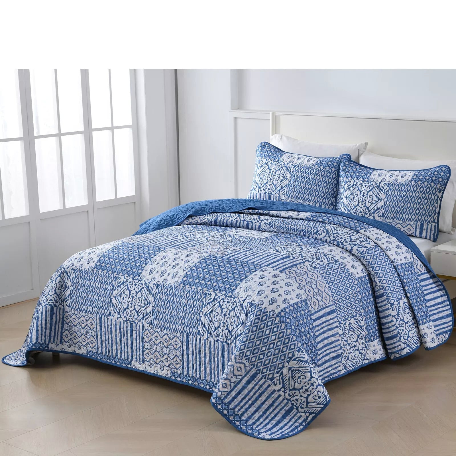 Blankets & Throws: Blissful Quilted bedspread and pillowcovers set: Relax in Style - Queen size