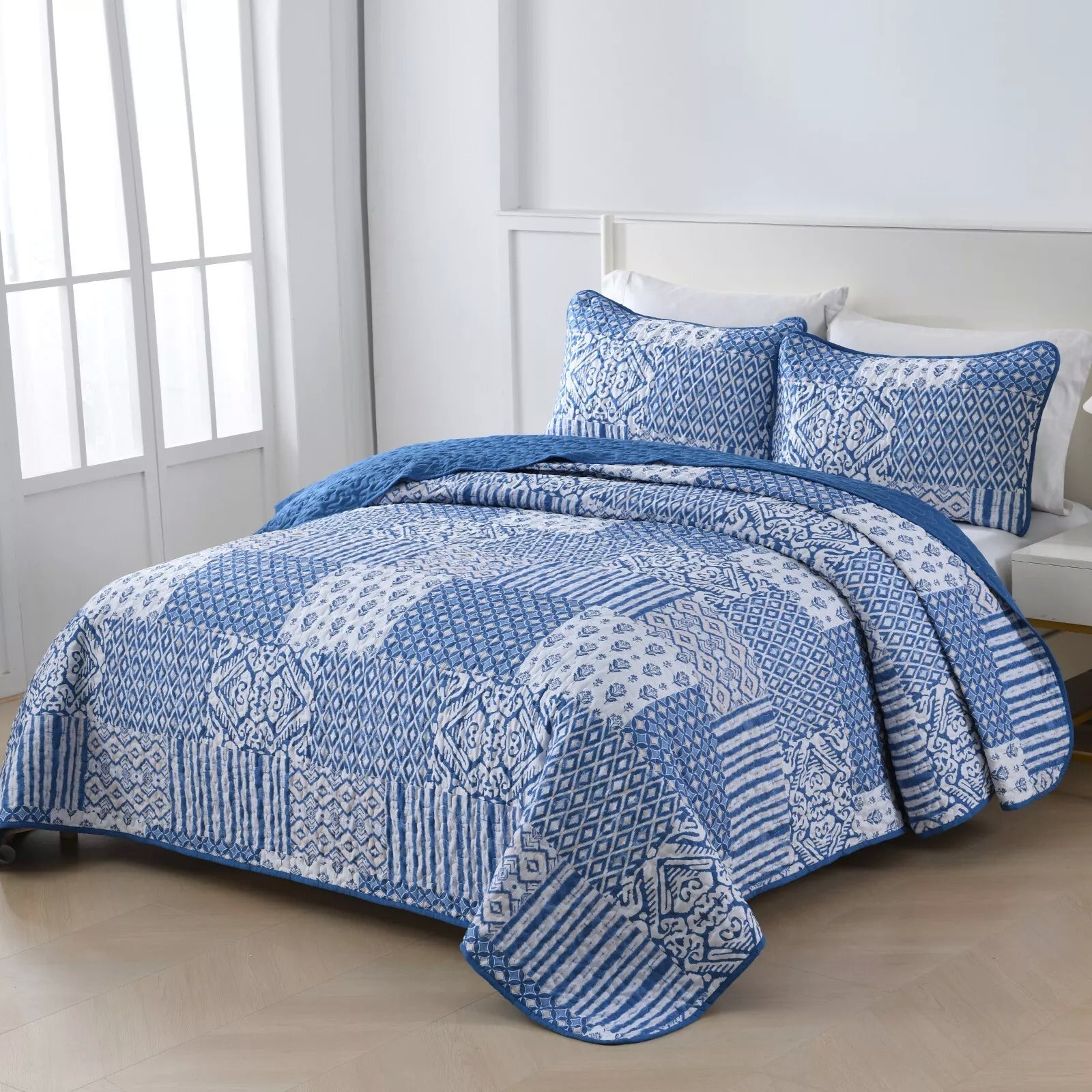 Blankets & Throws: Blissful Quilted bedspread and pillowcovers set: Relax in Style - Queen size