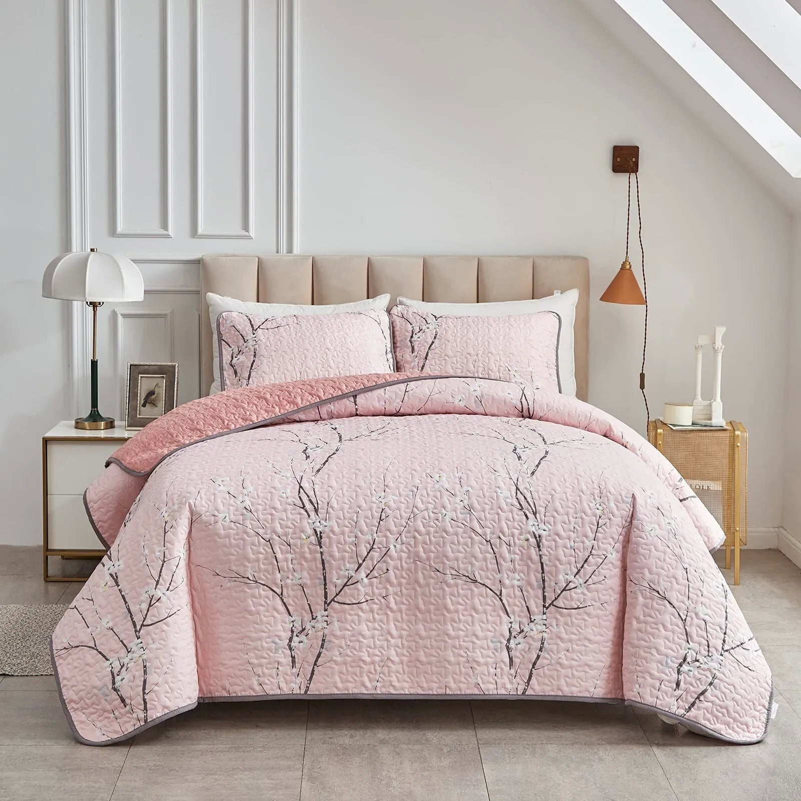 Blankets & Throws: Versatile Quilted Coverlet and Pillowcases Set: Adapts to Every Season - Queen size