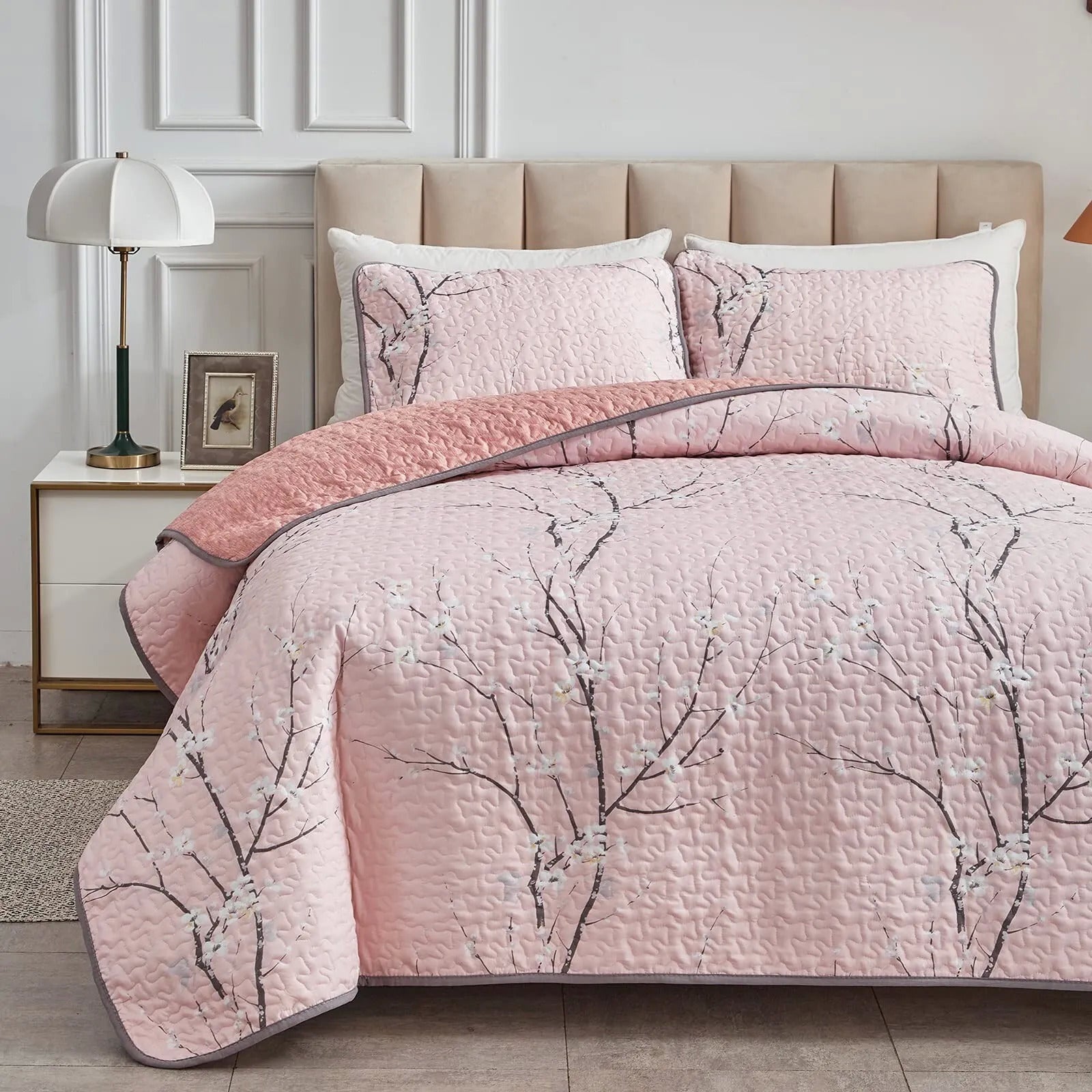 Blankets & Throws: Versatile Quilted Coverlet and Pillowcases Set: Adapts to Every Season - Queen size