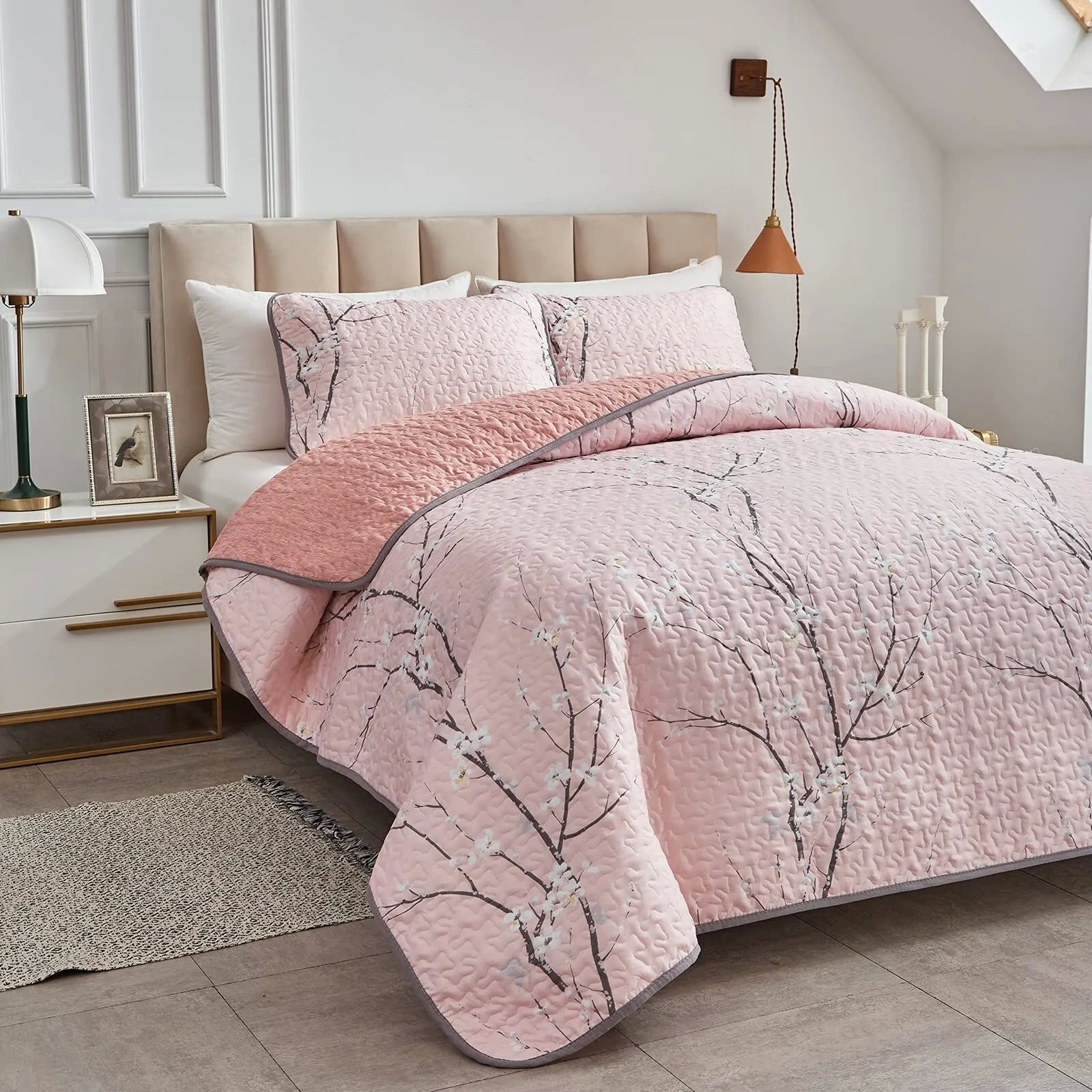 Blankets & Throws: Versatile Quilted Coverlet and Pillowcases Set: Adapts to Every Season - Queen size