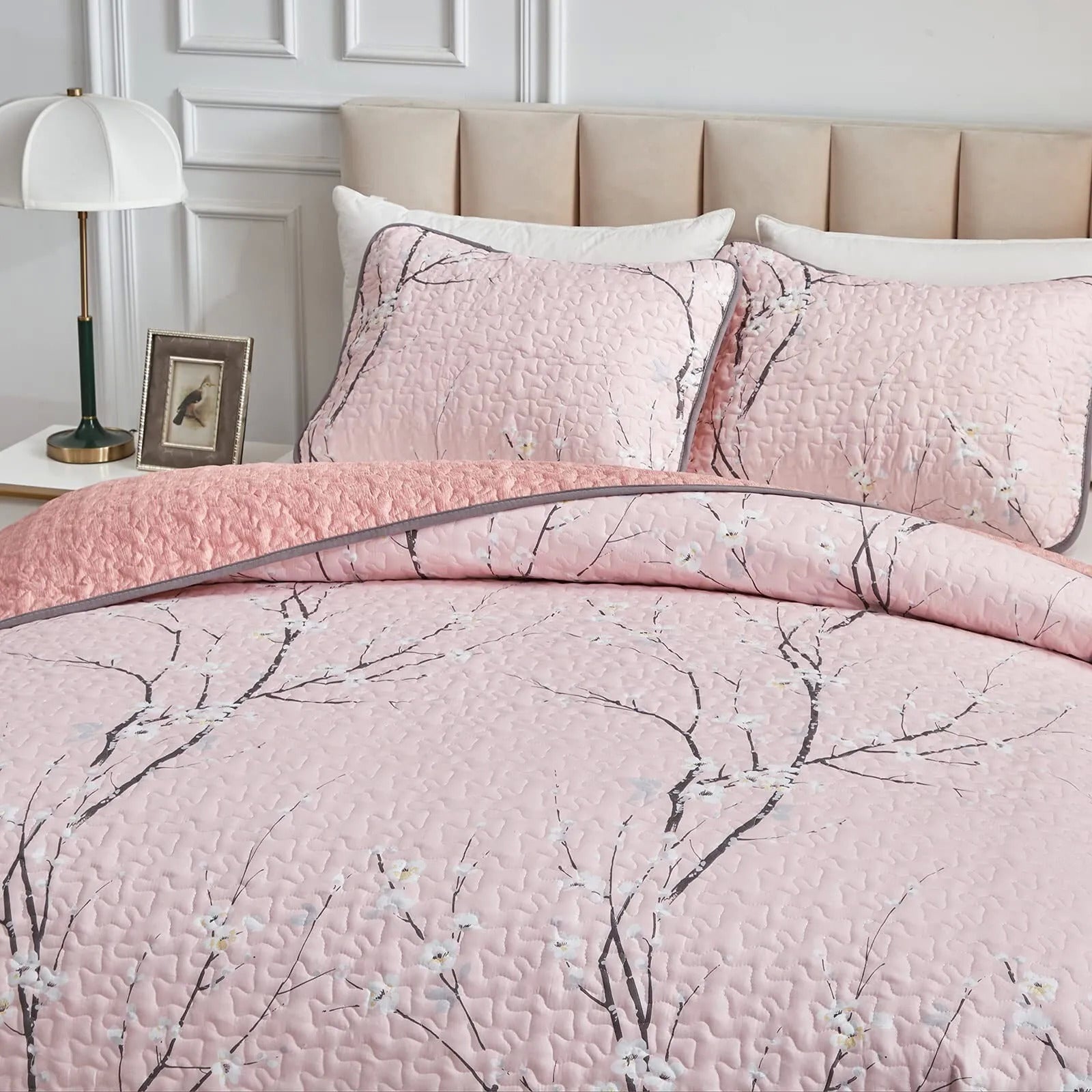 Blankets & Throws: Versatile Quilted Coverlet and Pillowcases Set: Adapts to Every Season - Queen size