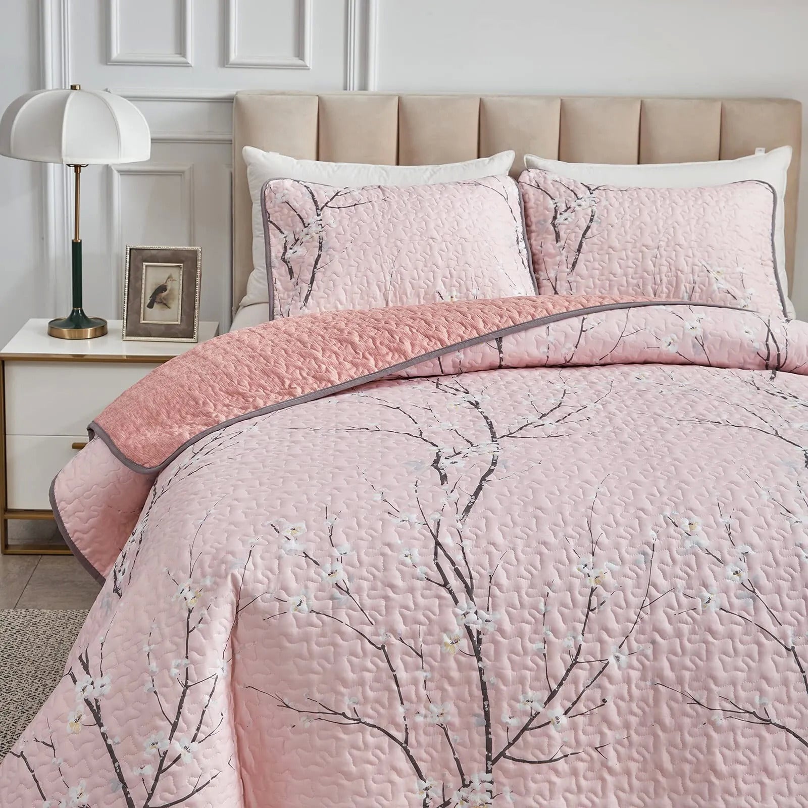 Blankets & Throws: Versatile Quilted Coverlet and Pillowcases Set: Adapts to Every Season - Queen size