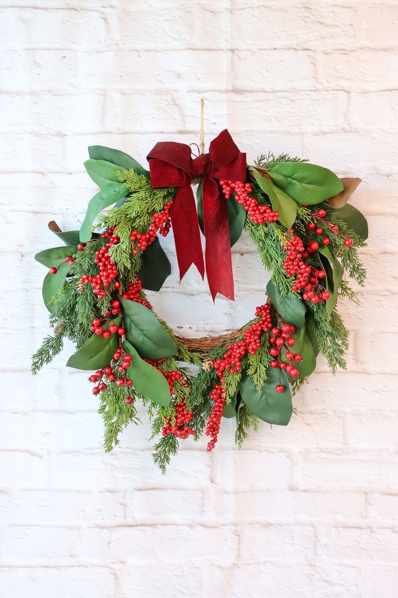 Christmas Wreaths & Garlands: BERRY CEDAR WREATH GREEN RED 40CM - X3441 (Box of 1pcs)