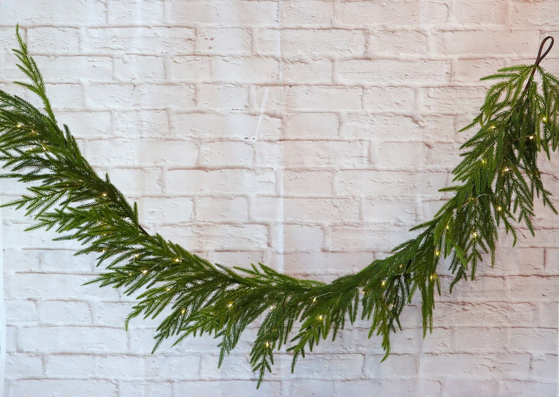 Christmas Wreaths & Garlands: PINE GARLAND USB POWERED 183CM