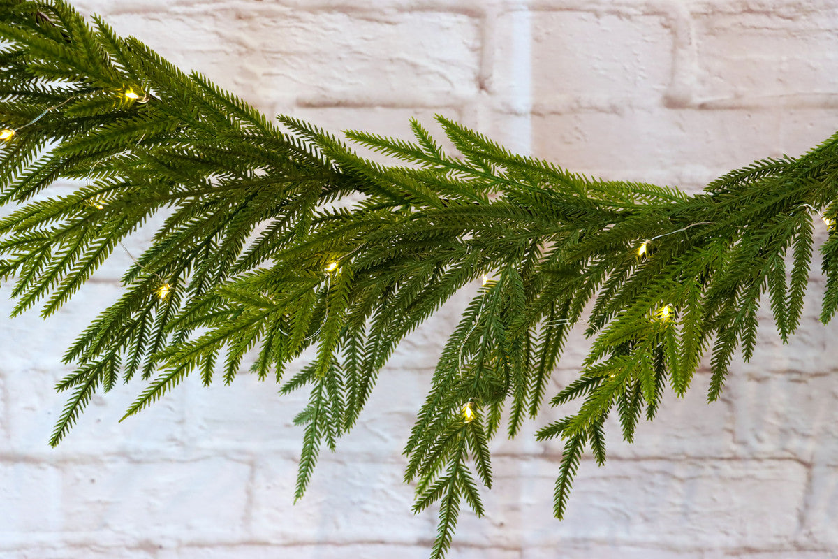 Christmas Wreaths & Garlands: PINE GARLAND USB POWERED 183CM