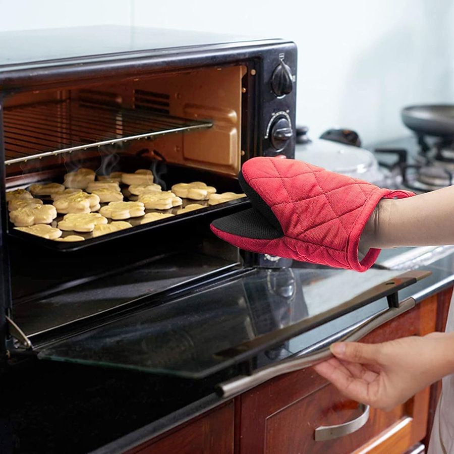 Red Heat Resistant Oven Mitts Set of 2 - Neoprene Cotton Insulated Kitchen Gloves, 500F Heat Protection, Non Slip Silicone Grip for Baking, Cooking, Microwave and Oven Use