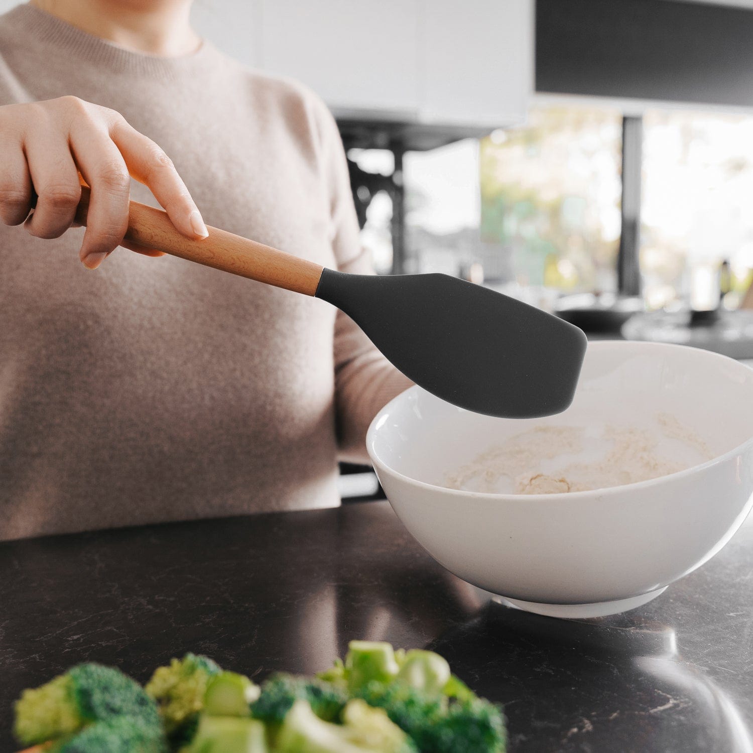 Kitchen Utensils: Beechwood & silicone spatula charcoal