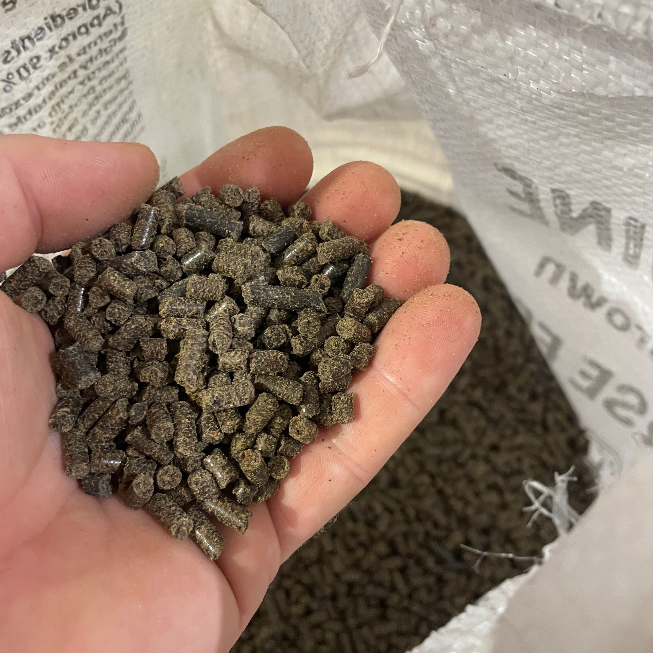 Coop & Hutch Accessories: Vital Habitat Hemp Feed for Chickens & Small Animals 2kg