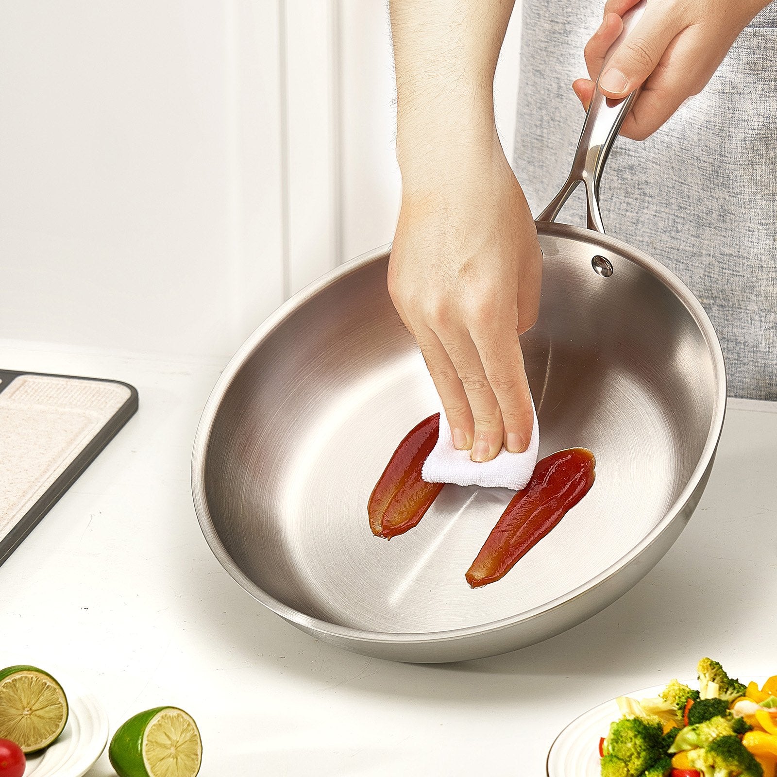 Tri-Ply Stainless Steel Frying Pan, 3 Piece (240, 280, 320 mm), Cooking Skillet with Heat-Resistant Handle, Chef's Kitchen Cookware, Oven, Gas, Electric, Induction, Dishwasher Compatible, Silver