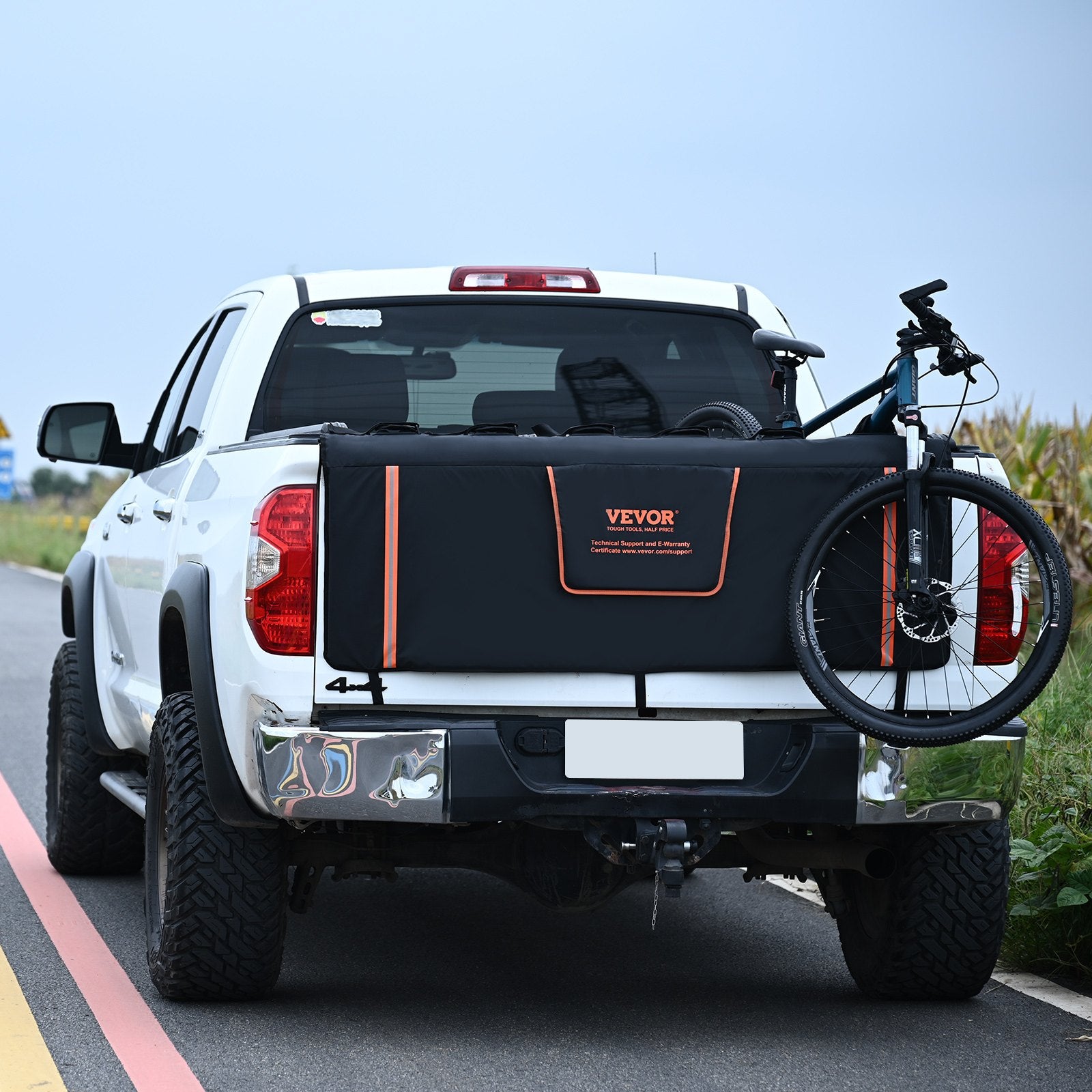 Bicycle Stands & Storage: VEVOR Tailgate Bike Pad, 62" Truck Tailgate Pad Carry 6 Mountain Bikes, Upgraded Grooves Tailgate Protection Pad with Reflective Strips and Tool Pockets, with Camera Opening for Most Pickup Trucks